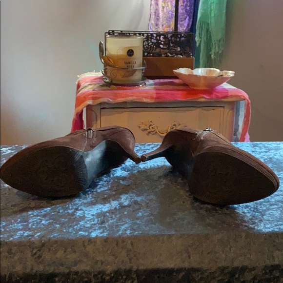 Woman’s heels - Picture 3 of 7